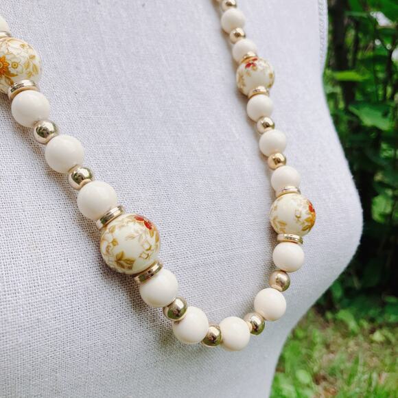VTG Mid Century Japan Cream Floral Beaded Necklace Gold Tone Spacers 50s Lucite - Picture 14 of 14